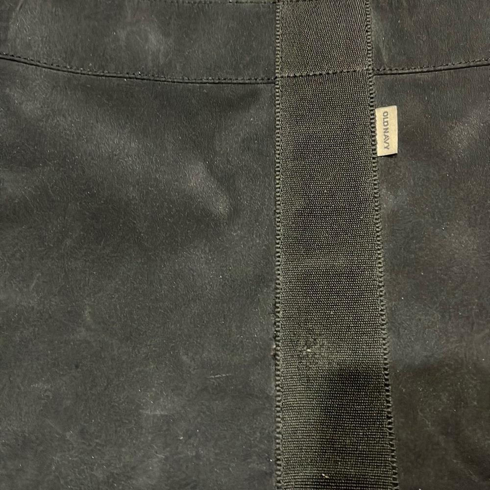 Old Navy Black nylon tote bag. Great pockets and compartments. Sturdy Strap - Picture 6 of 12